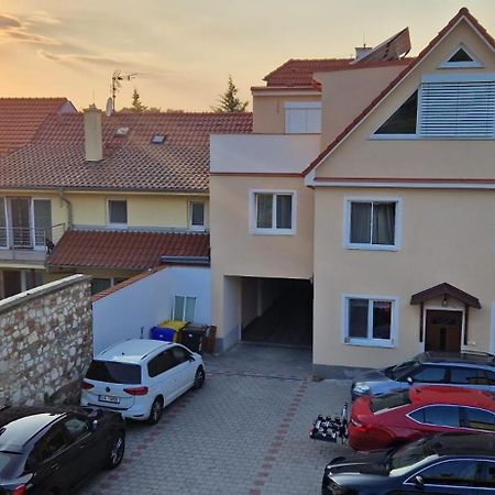 Pod Vinici Hotel Mikulov Kültér fotó
